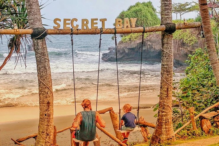 Balian beach in Bali with a family |Parenthood4ever - Parenthood4ever